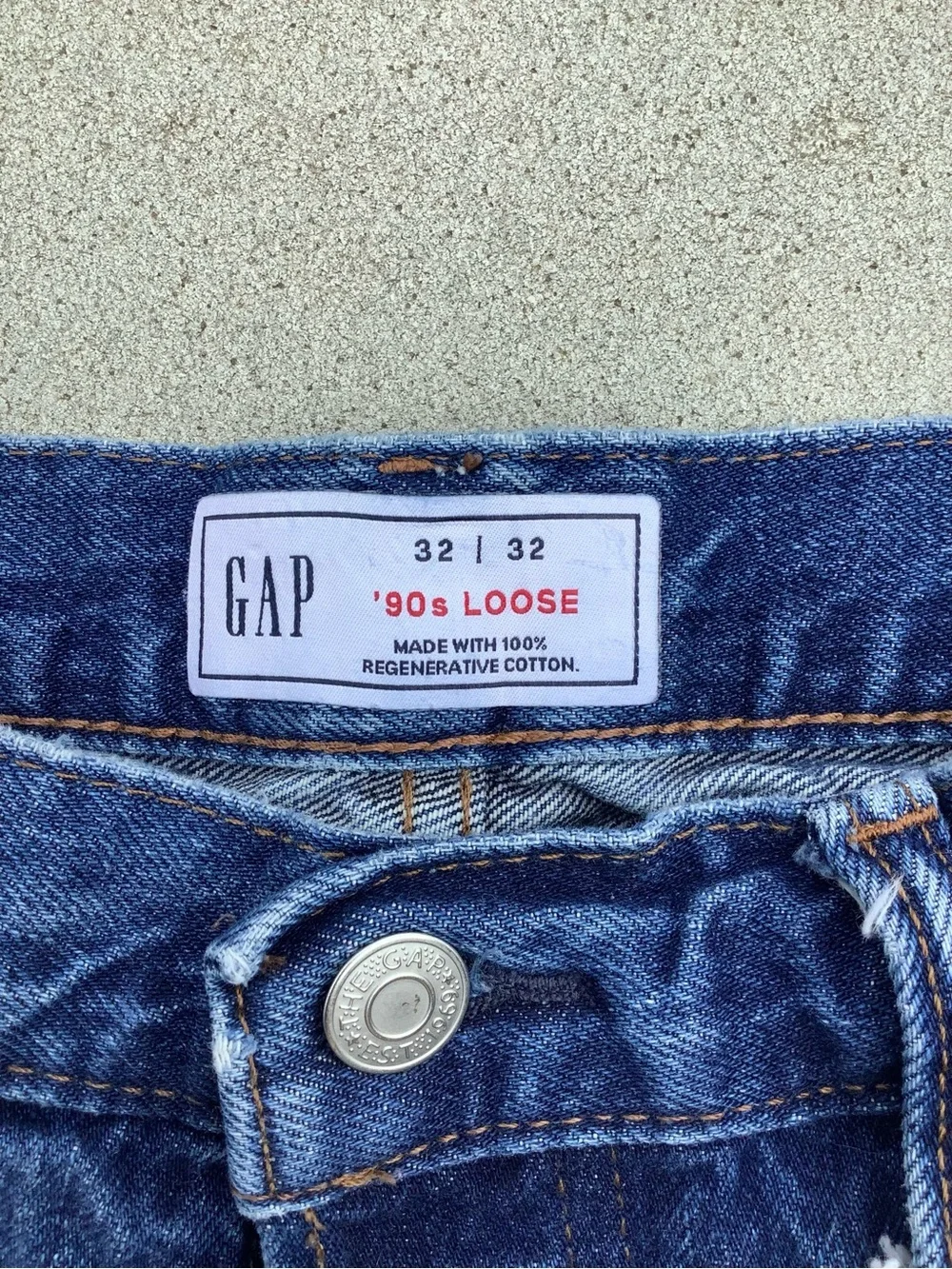 GAP 90’s Loose Button Fly jeans   32 x 32